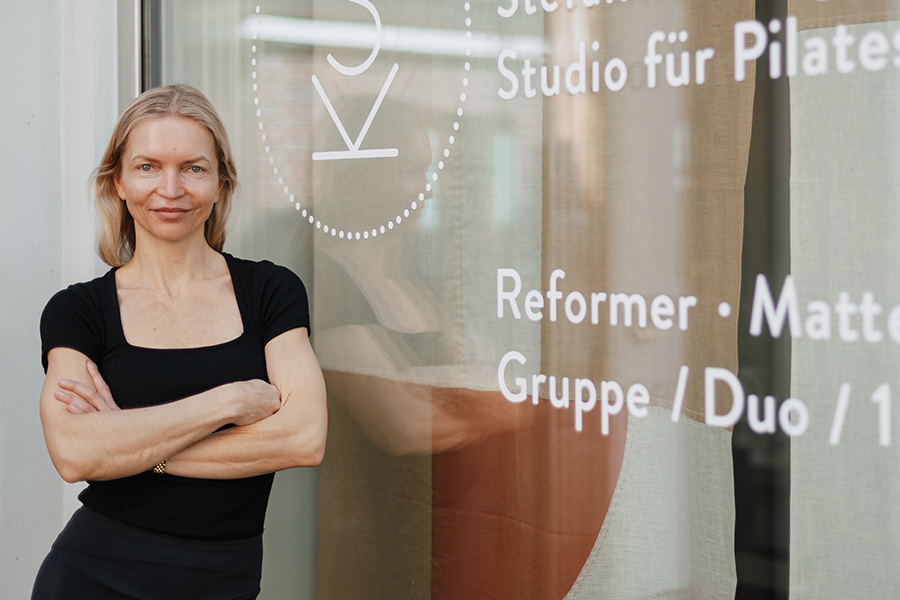 Stefanie-Koenig_Pilates-Yoga_Hamburg-Othmarschen_Portrait_Stefanie2